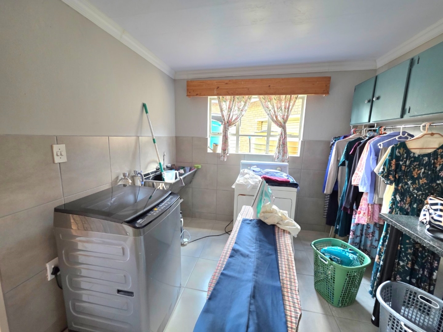 5 Bedroom Property for Sale in Panorama Free State